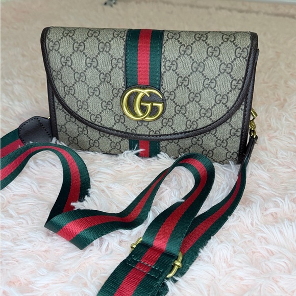 Elegant Designer Crossbody Bag with Green and Red Accents - Picture 2 of 4